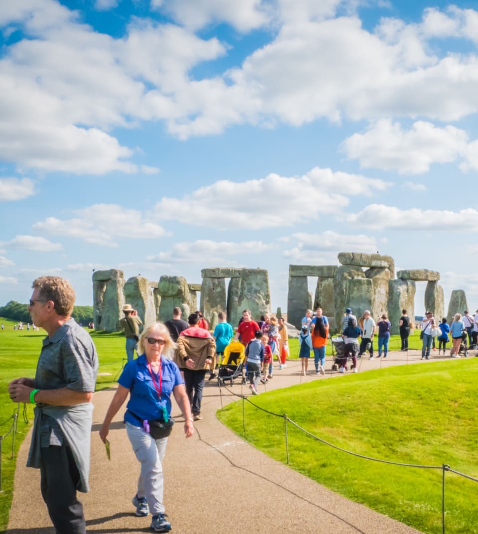 visiting stonehenge ruins